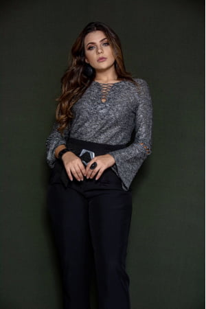 Blusa Dezzafio confecçionada no fio flame,com mangas flare que da toda uma elegançia no look,e calça pantacourt tecido two way (plano) bem versatil do básico ao sofisticado Blusa Dezzafio confecçionada no fio flame,com mangas flare que da toda uma elegançia no look,e calça pantacourt tecido two way (plano) bem versatil do básico ao sofisticado