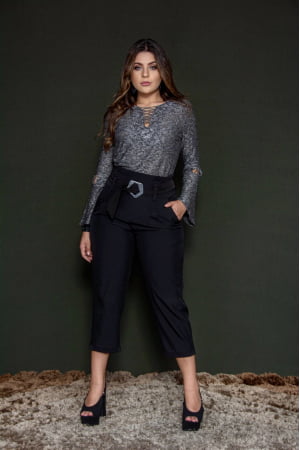 Blusa Dezzafio confecçionada no fio flame,com mangas flare que da toda uma elegançia no look,e calça pantacourt tecido two way (plano) bem versatil do básico ao sofisticado Blusa Dezzafio confecçionada no fio flame,com mangas flare que da toda uma elegançia no look,e calça pantacourt tecido two way (plano) bem versatil do básico ao sofisticado