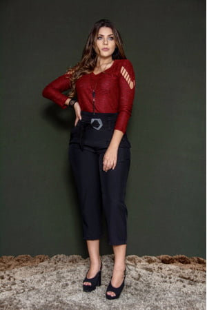 Blusa Dezzafio confecçionada no fio flame ,e com detalhes em cordões que da todo um charme na peça Blusa Dezzafio confecçionada no fio flame ,e com detalhes em cordões que da todo um charme na peça